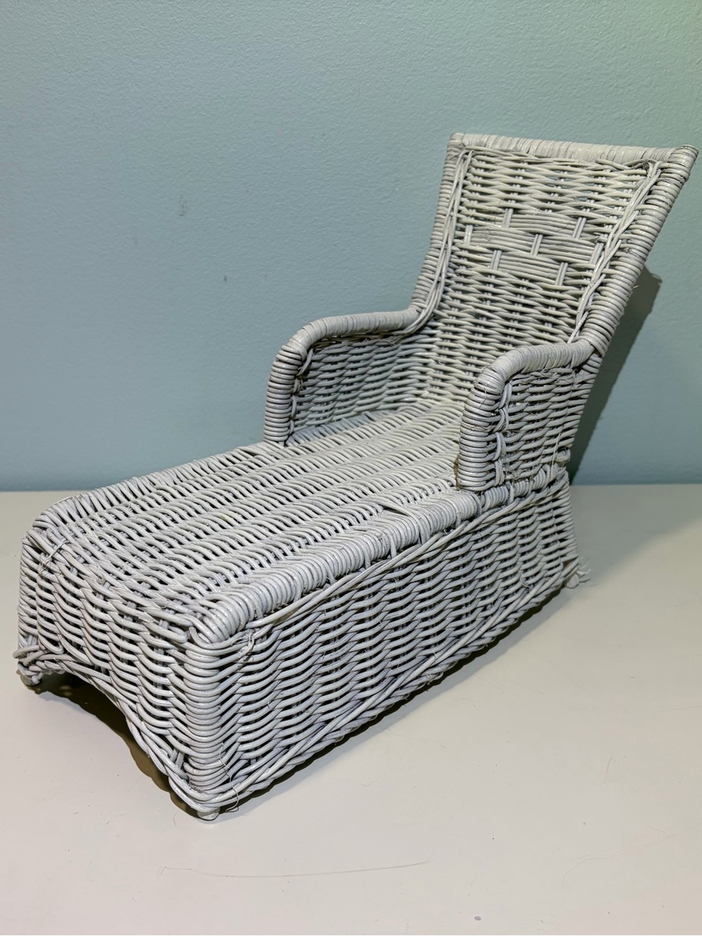 Barbie or 11” Doll Vintage White Wicker Chaise Lounge Accent Chair